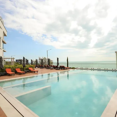Seaview & Pool Апартаменты *